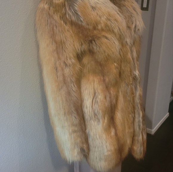 Faux Fur coat - Picture 5 of 17